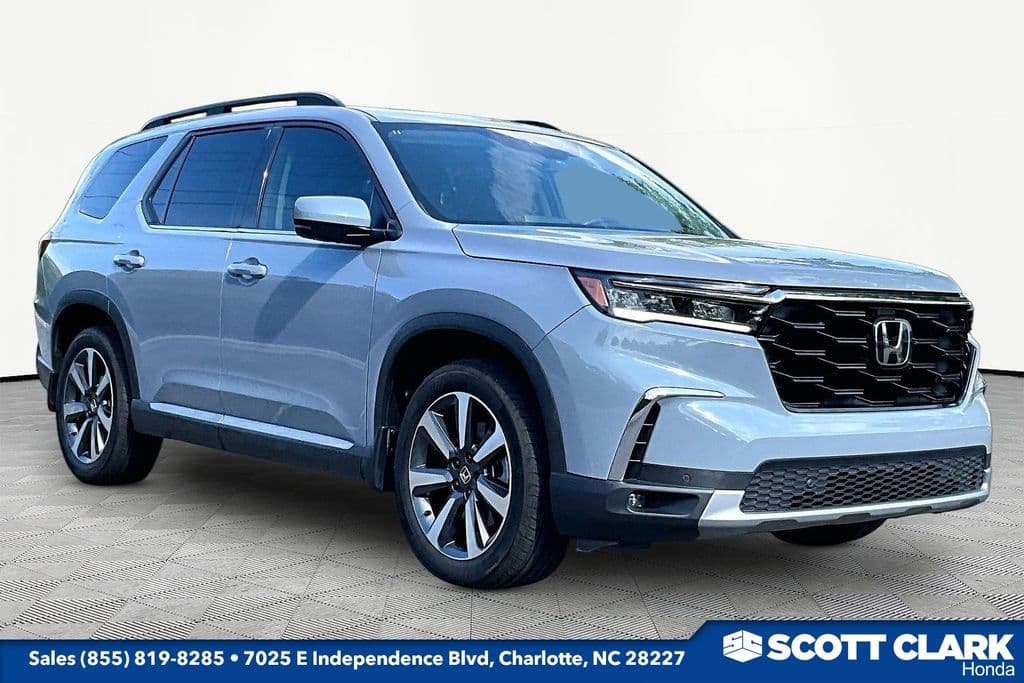 2025 Honda Pilot Touring — photo 1 of 24