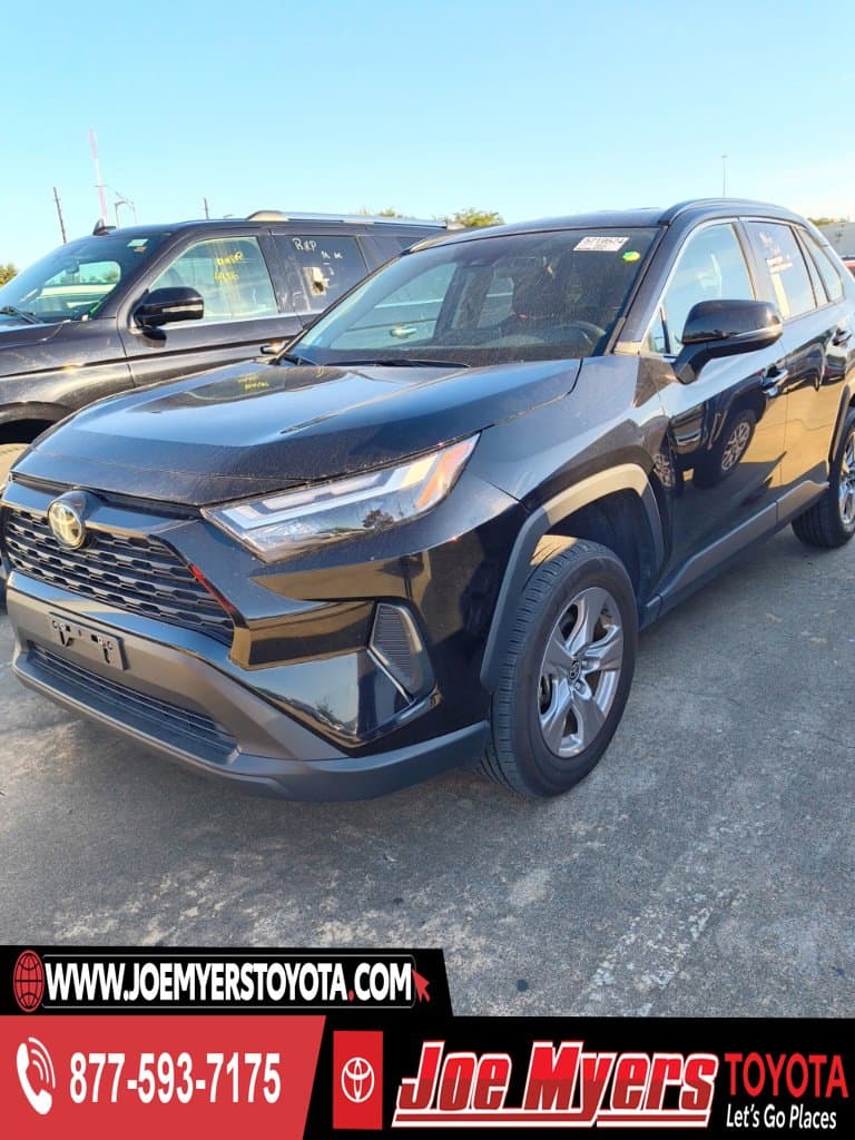 2025 Toyota RAV4 XLE — photo 1 of 6