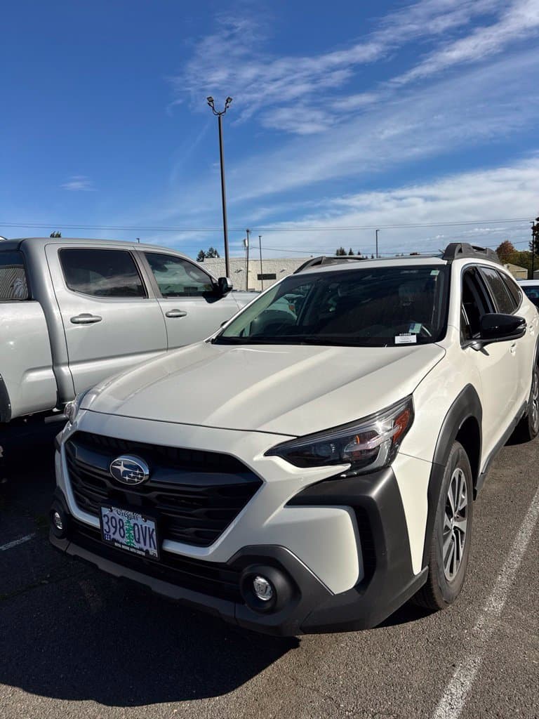2025 Subaru Outback Premium — photo 1 of 3