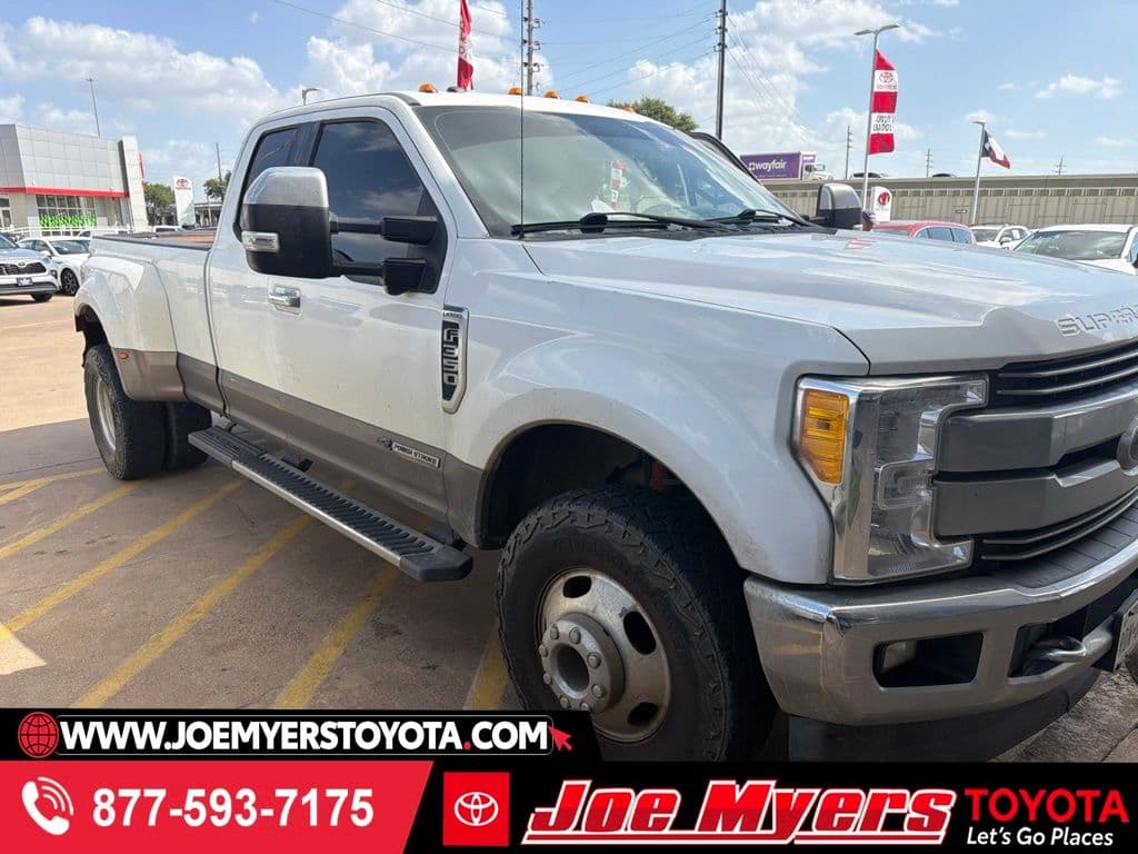 2017 Ford F-350SD Lariat — photo 1 of 4