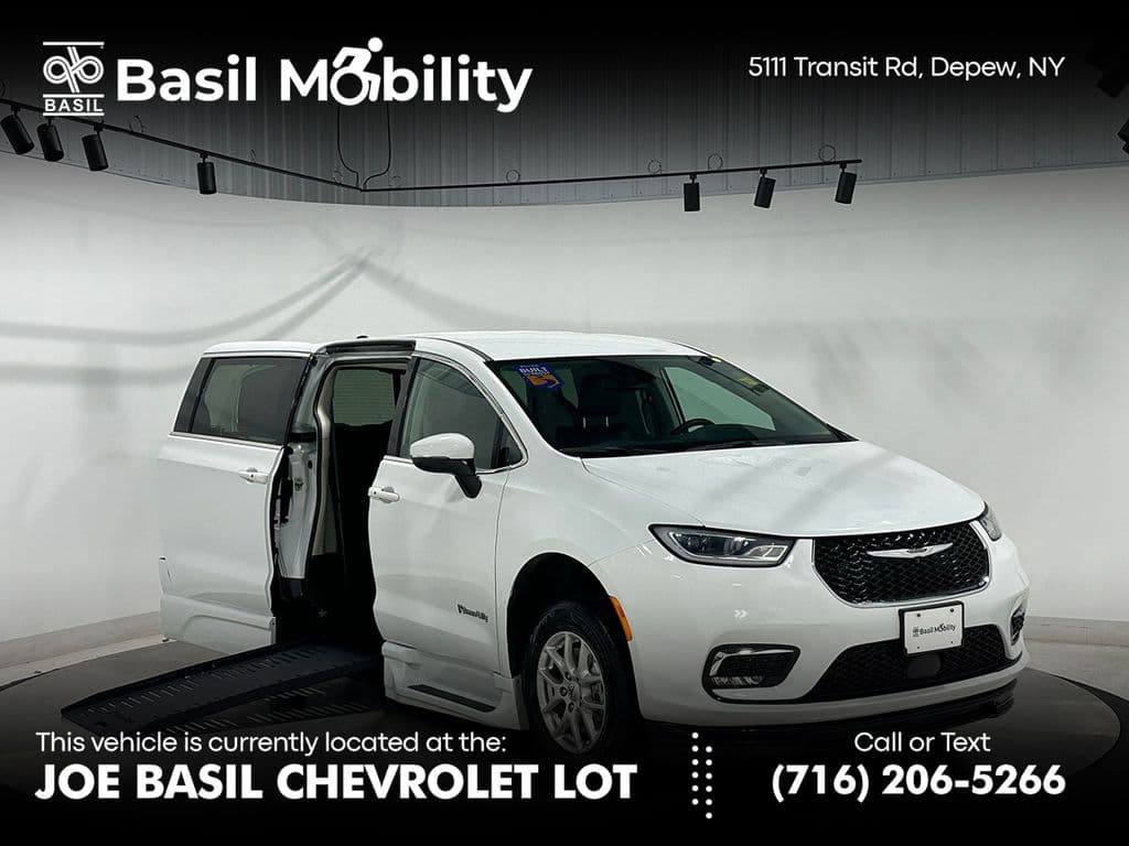 2023 Chrysler Pacifica Wheelchair Accessible- Touring L — photo 1 of 46