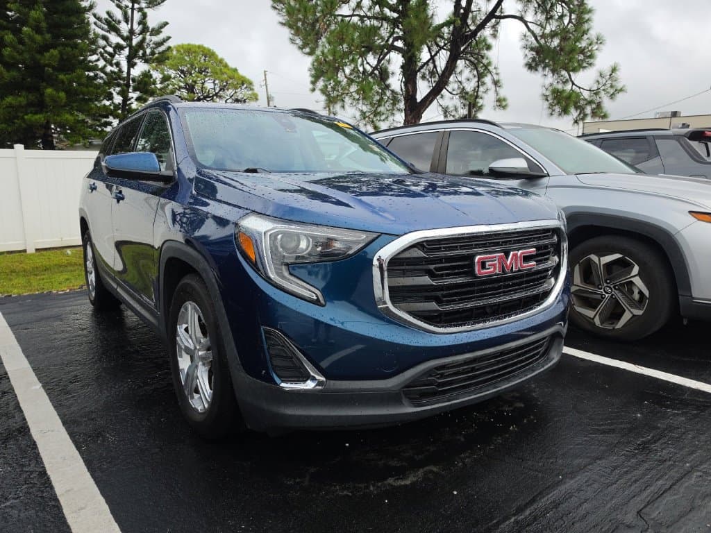2020 GMC Terrain SLE — photo 1 of 16