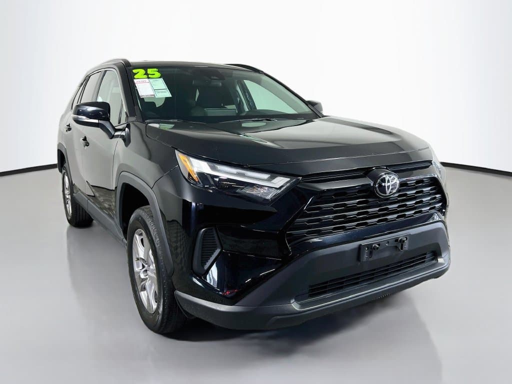 2025 Toyota RAV4 XLE — photo 1 of 33