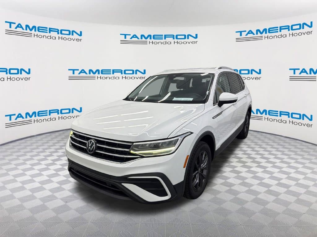 2022 Volkswagen Tiguan SE — photo 1 of 32