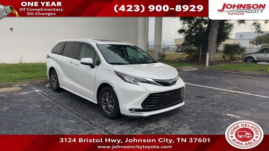 2024 Toyota Sienna XLE — photo 1 of 39