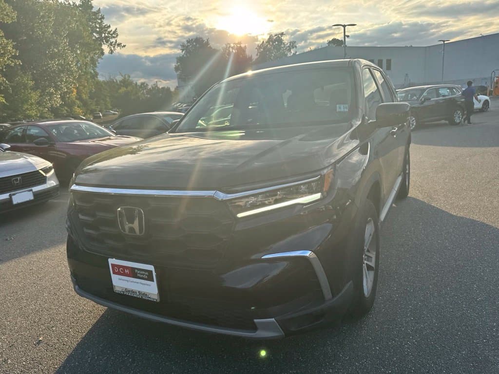 2023 Honda Pilot Base — photo 1 of 21