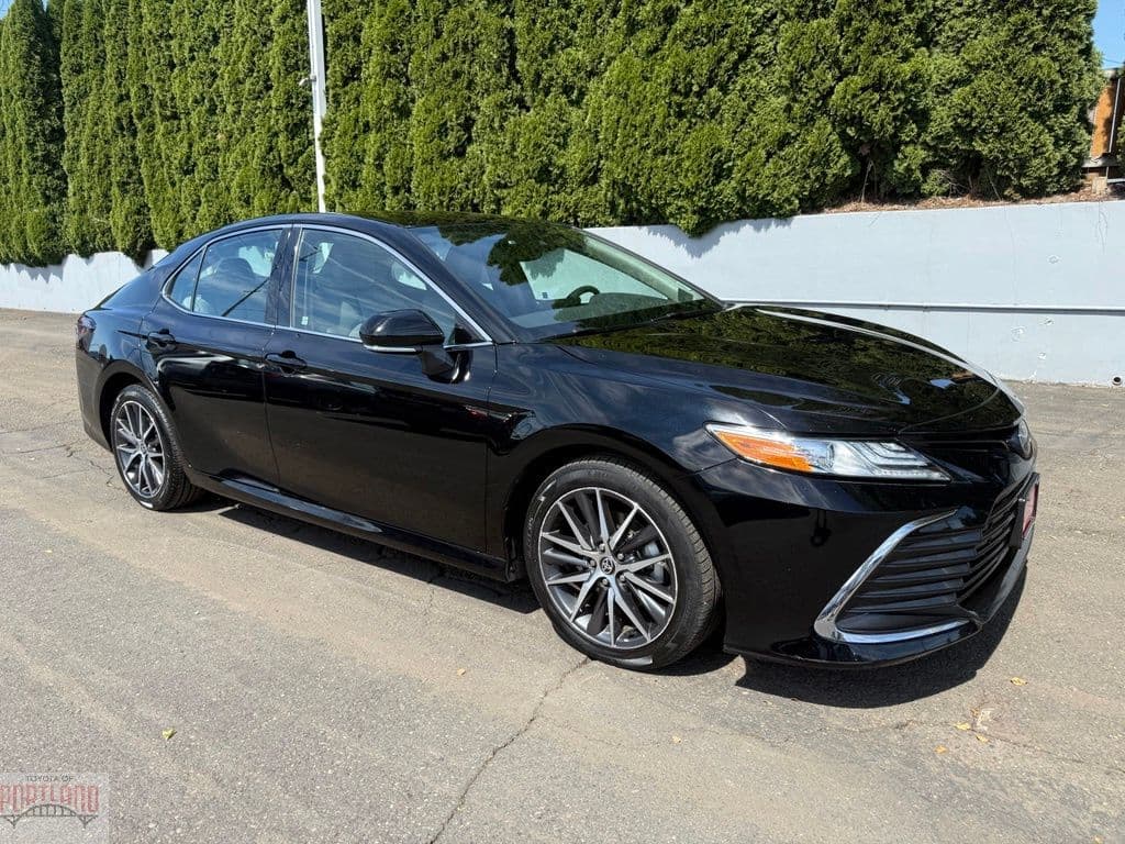 2021 Toyota Camry XLE — photo 1 of 33