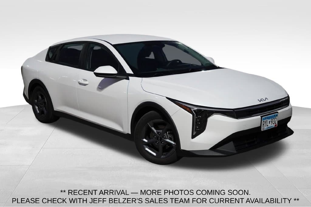 2025 Kia K4 LXS — photo 1 of 6