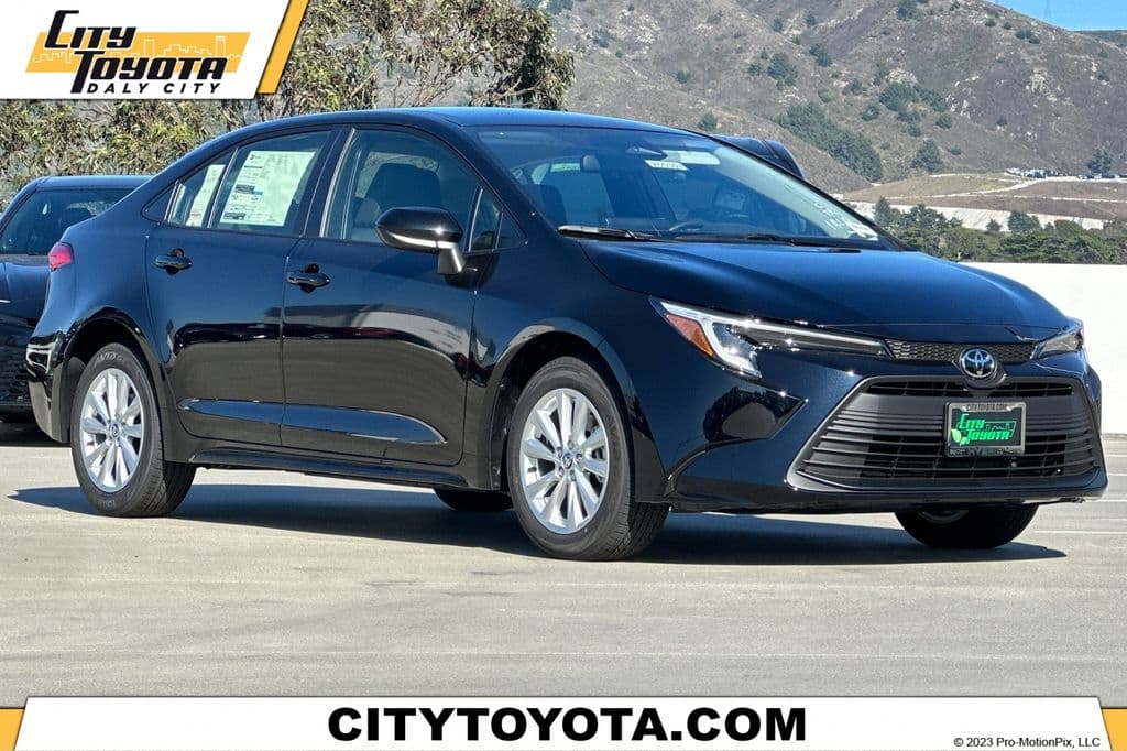 2026 Toyota Corolla Hybrid LE — photo 1 of 34