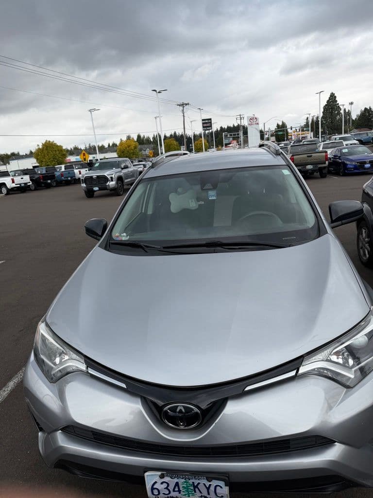 2018 Toyota RAV4 LE — photo 1 of 11