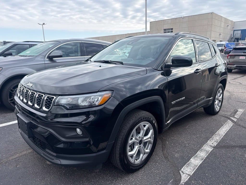 2025 Jeep Compass Latitude — photo 1 of 4