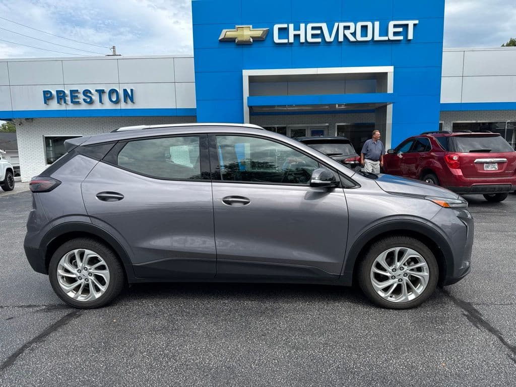 2022 Chevrolet Bolt EUV LT — photo 1 of 8