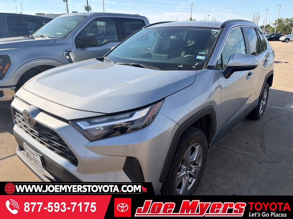 2025 Toyota RAV4 XLE — photo 1 of 6