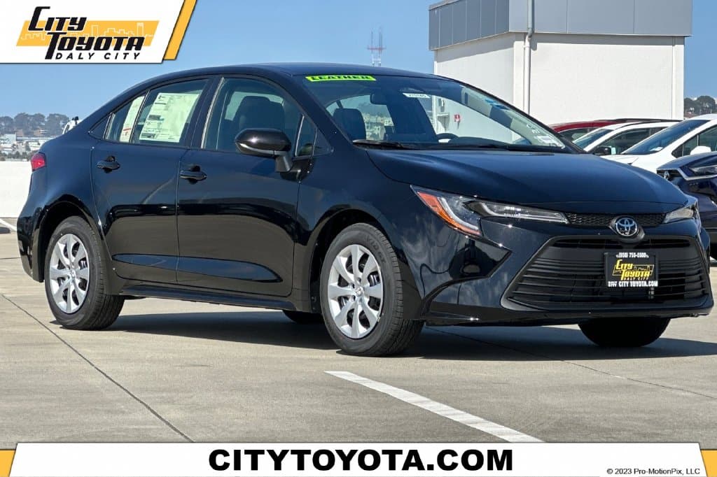 2027 Toyota Corolla LE — photo 1 of 33