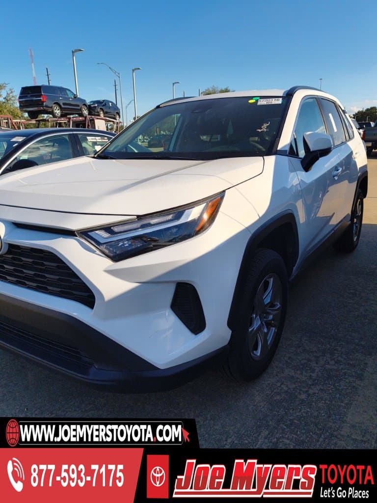 2025 Toyota RAV4 XLE — photo 1 of 6
