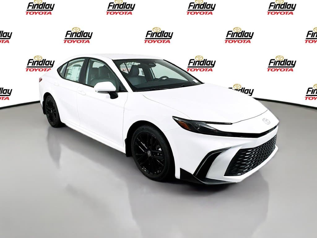 2026 Toyota Camry SE — photo 1 of 16
