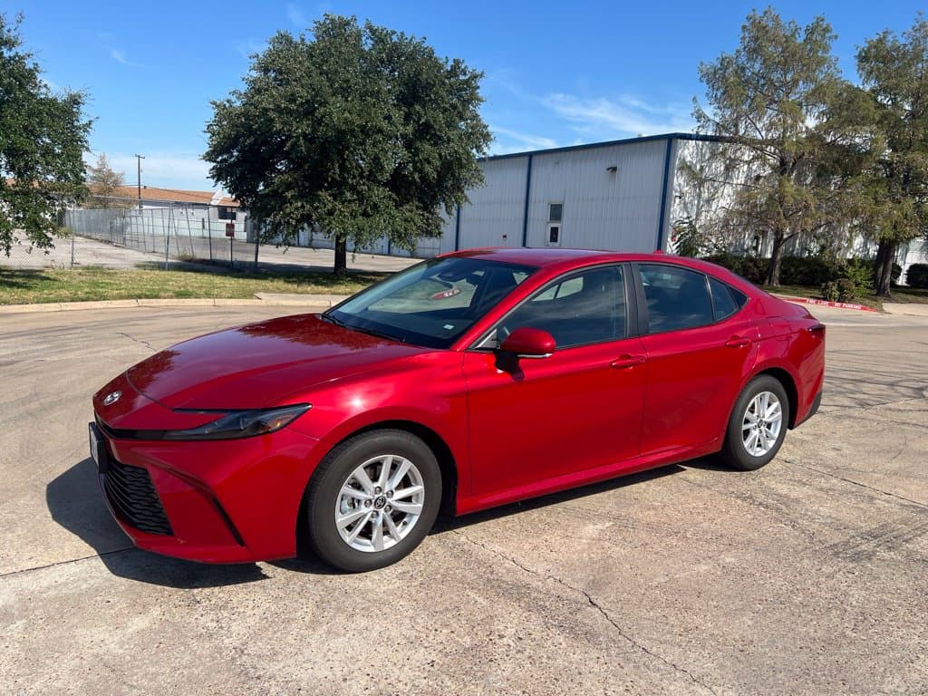 2025 Toyota Camry LE — photo 1 of 25