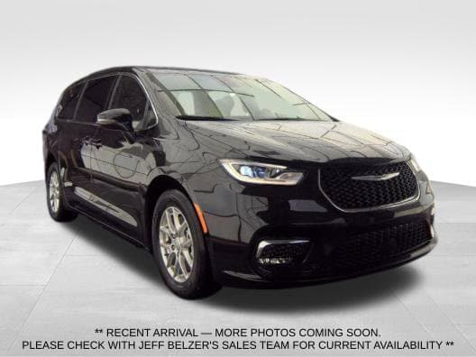 2026 Chrysler Pacifica Select — photo 1 of 2