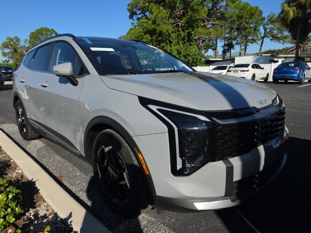 2026 Kia Sportage EX — photo 1 of 18