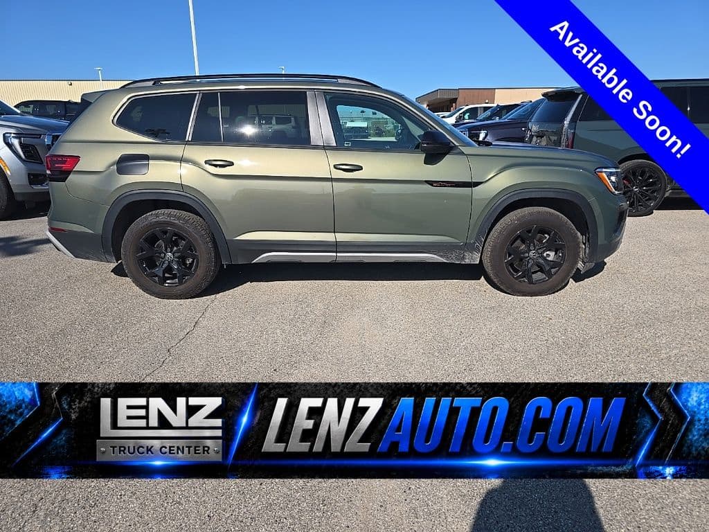2024 Volkswagen Atlas 2.0T Peak Edition SE w/Technology — photo 1 of 35