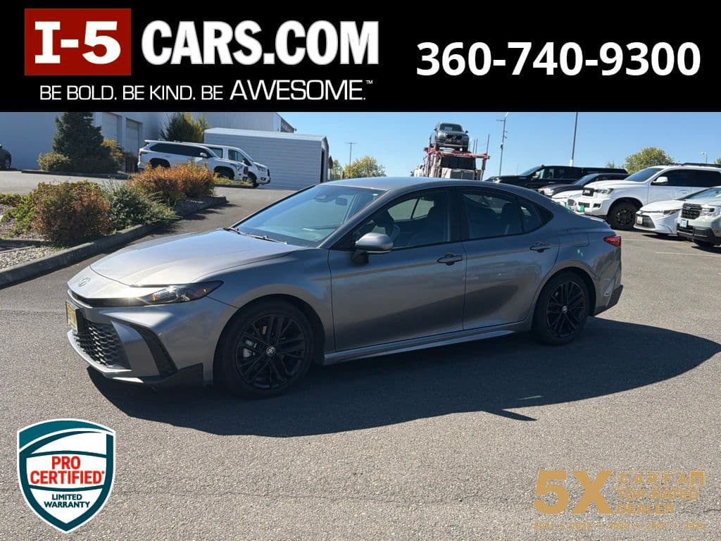 2025 Toyota Camry SE — photo 1 of 7