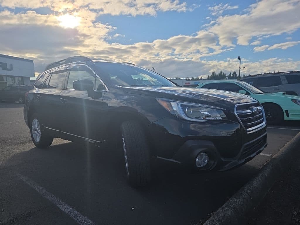 2019 Subaru Outback 2.5i Premium — photo 1 of 12