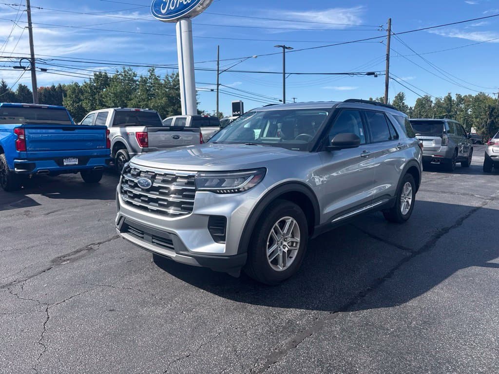 2025 Ford Explorer Active — photo 1 of 12