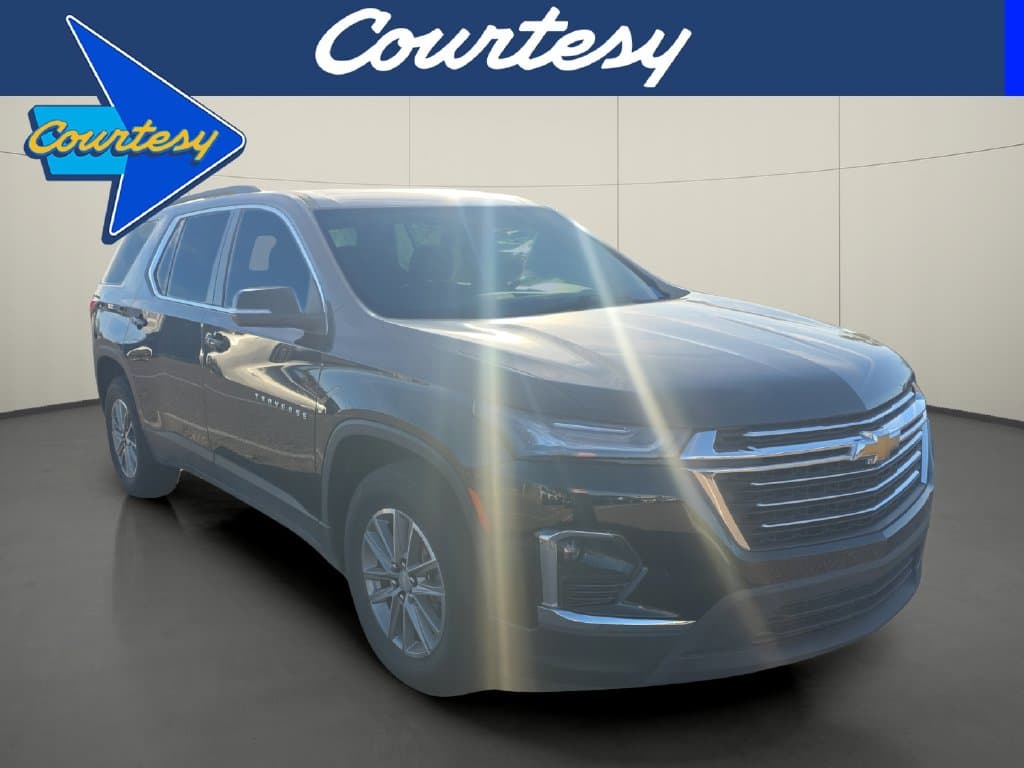 2023 Chevrolet Traverse Base — photo 1 of 20