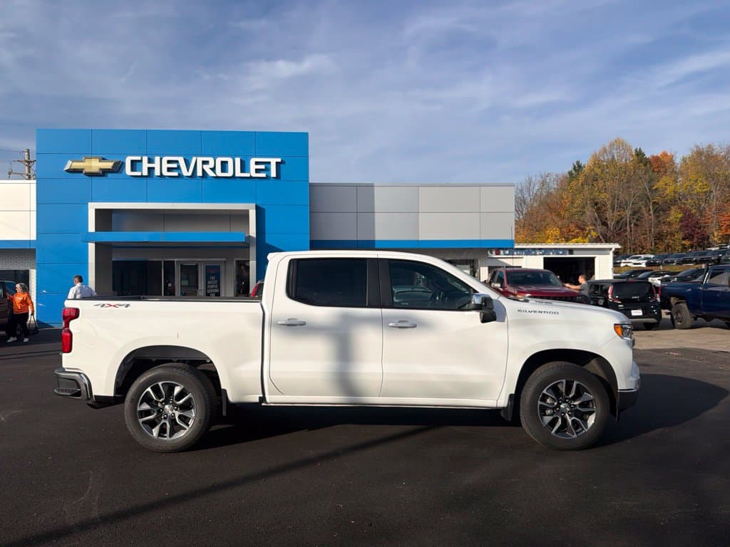 2024 Chevrolet Silverado 1500 LT — photo 1 of 11