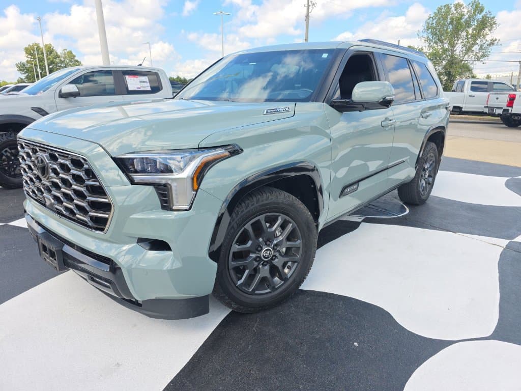 2024 Toyota Sequoia Platinum — photo 1 of 17