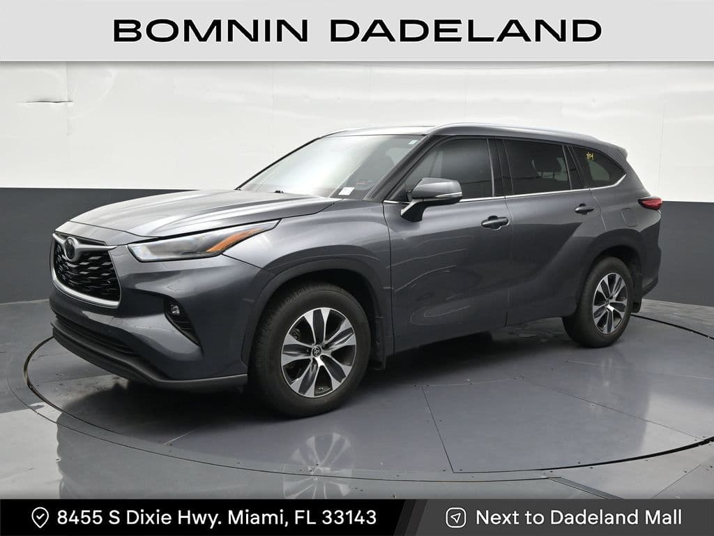 2021 Toyota Highlander XLE — photo 1 of 36