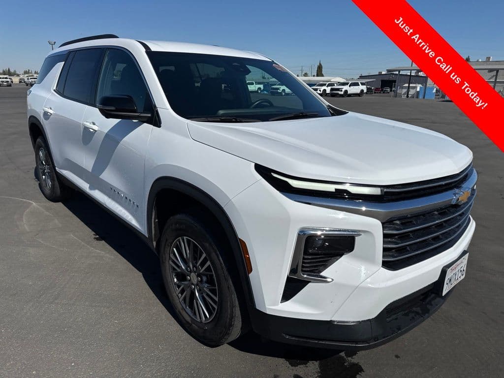 2024 Chevrolet Traverse LT — photo 1 of 23
