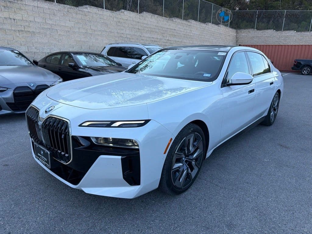 2024 BMW i7 eDrive50 — photo 1 of 5