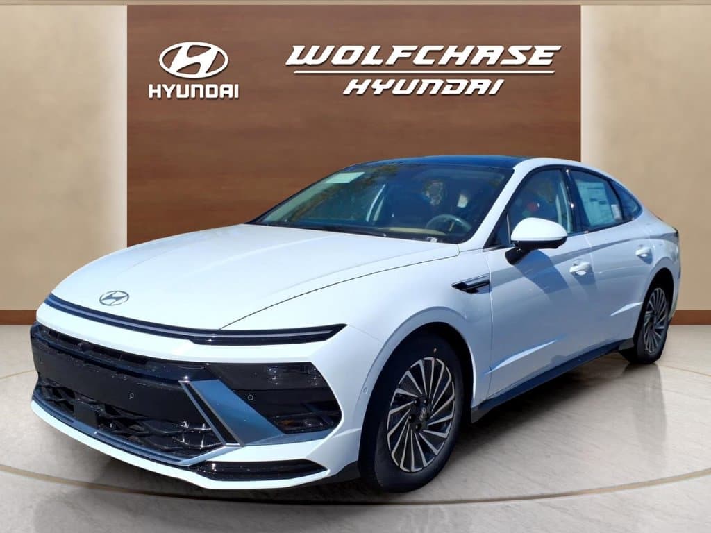 2027 Hyundai Sonata Hybrid Limited — photo 1 of 8