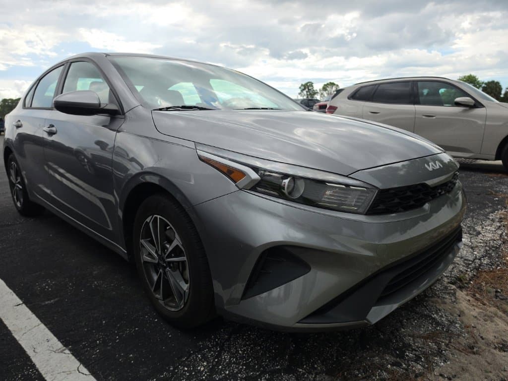 2023 Kia Forte LXS — photo 1 of 17