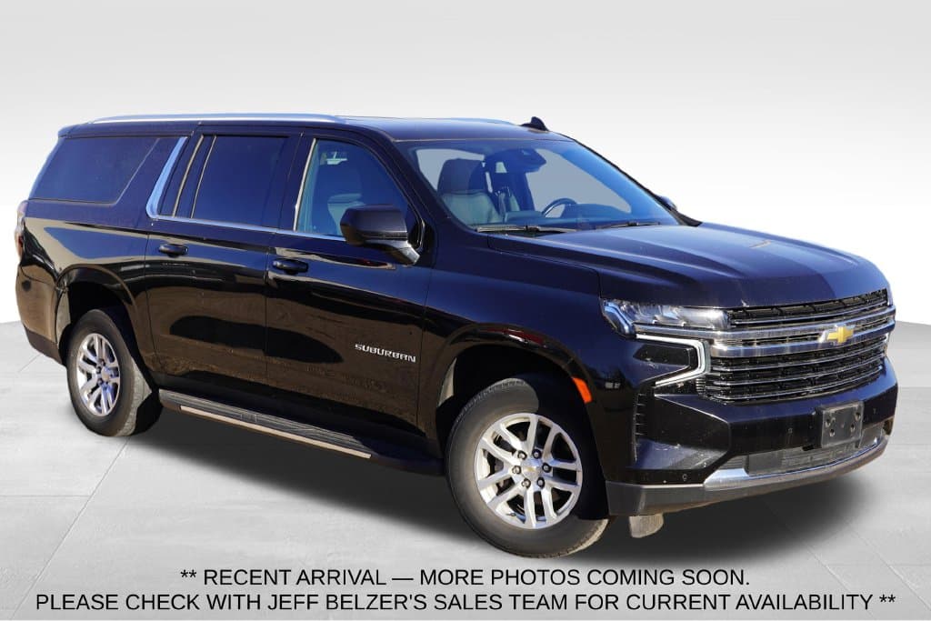 2024 Chevrolet Suburban LT — photo 1 of 7