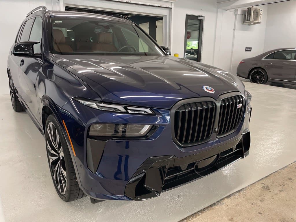 2023 BMW X7 M60i — photo 1 of 4