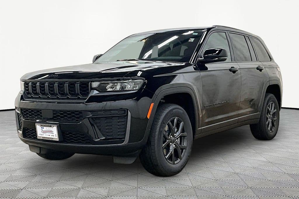 2027 Jeep Grand Cherokee Laredo Altitude — photo 1 of 16