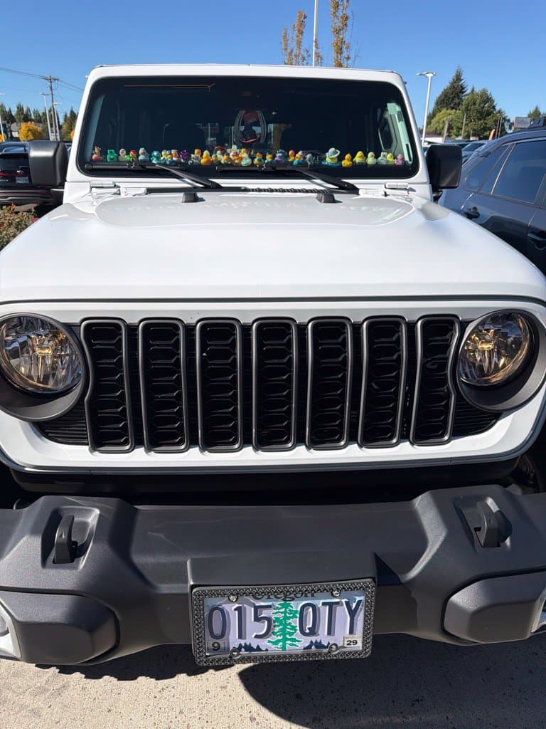 2025 Jeep Gladiator High Tide — photo 1 of 10
