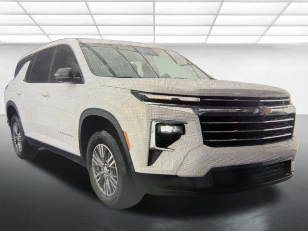 2024 Chevrolet Traverse LT — photo 1 of 11