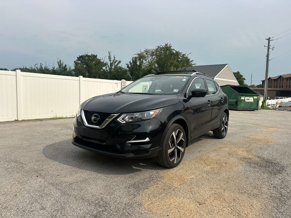 2022 Nissan Rogue Sport SL — photo 1 of 15