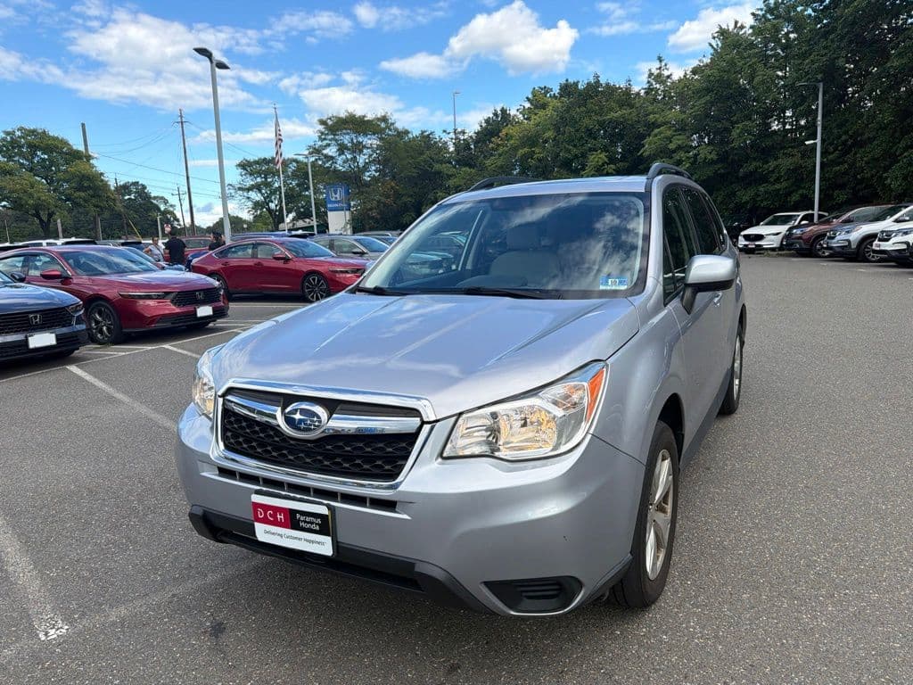 2016 Subaru Forester 2.5i Premium — photo 1 of 21