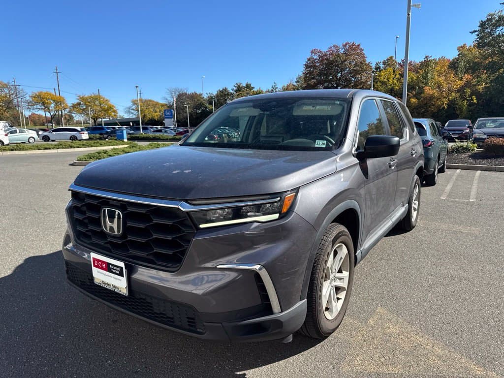 2024 Honda Pilot LX — photo 1 of 28
