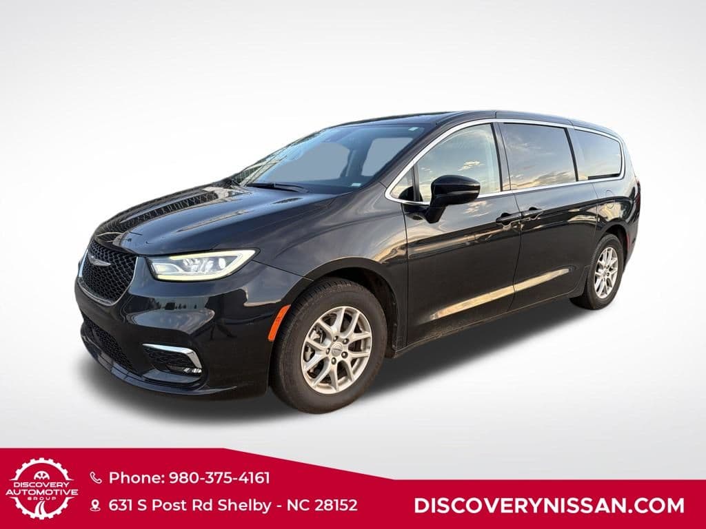 2024 Chrysler Pacifica Touring L — photo 1 of 2
