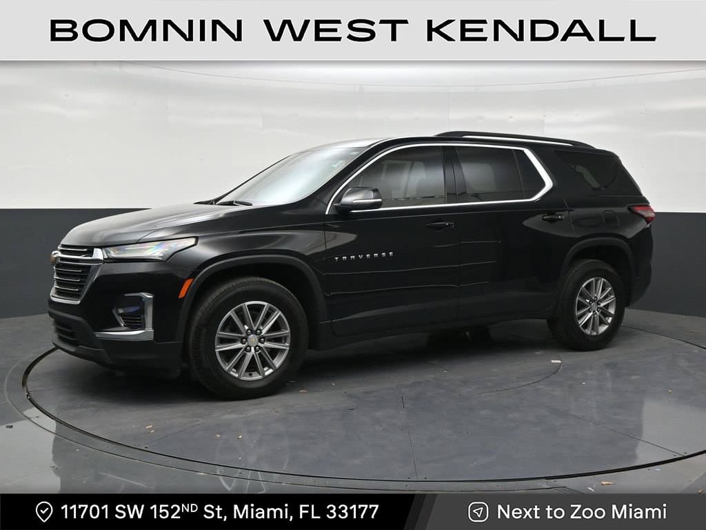 2023 Chevrolet Traverse LT Leather — photo 1 of 33