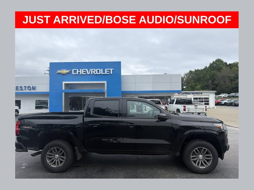 2023 Chevrolet Colorado 4WD LT — photo 1 of 12