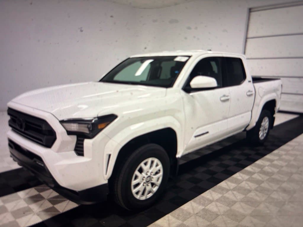 2025 Toyota Tacoma 4WD SR5 — photo 1 of 3