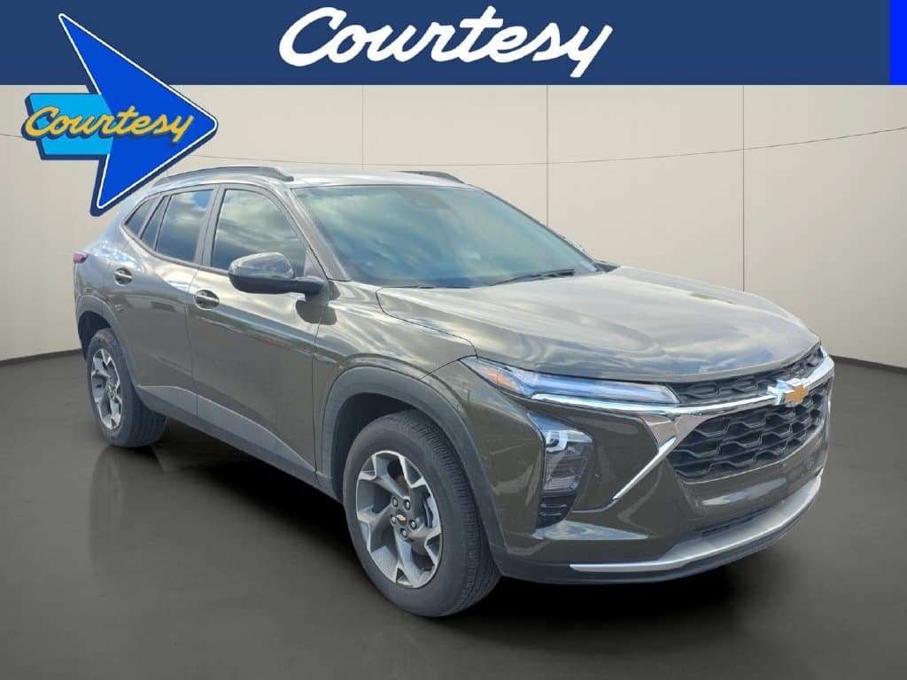 2024 Chevrolet Trax LT — photo 1 of 27