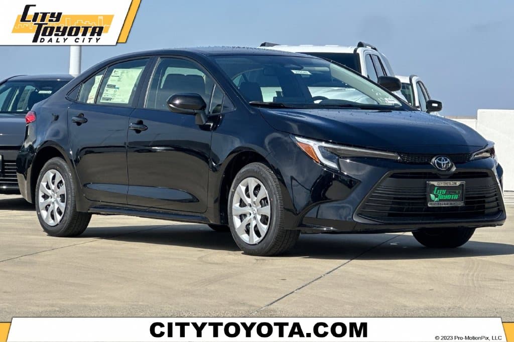2027 Toyota Corolla Hybrid LE — photo 1 of 33
