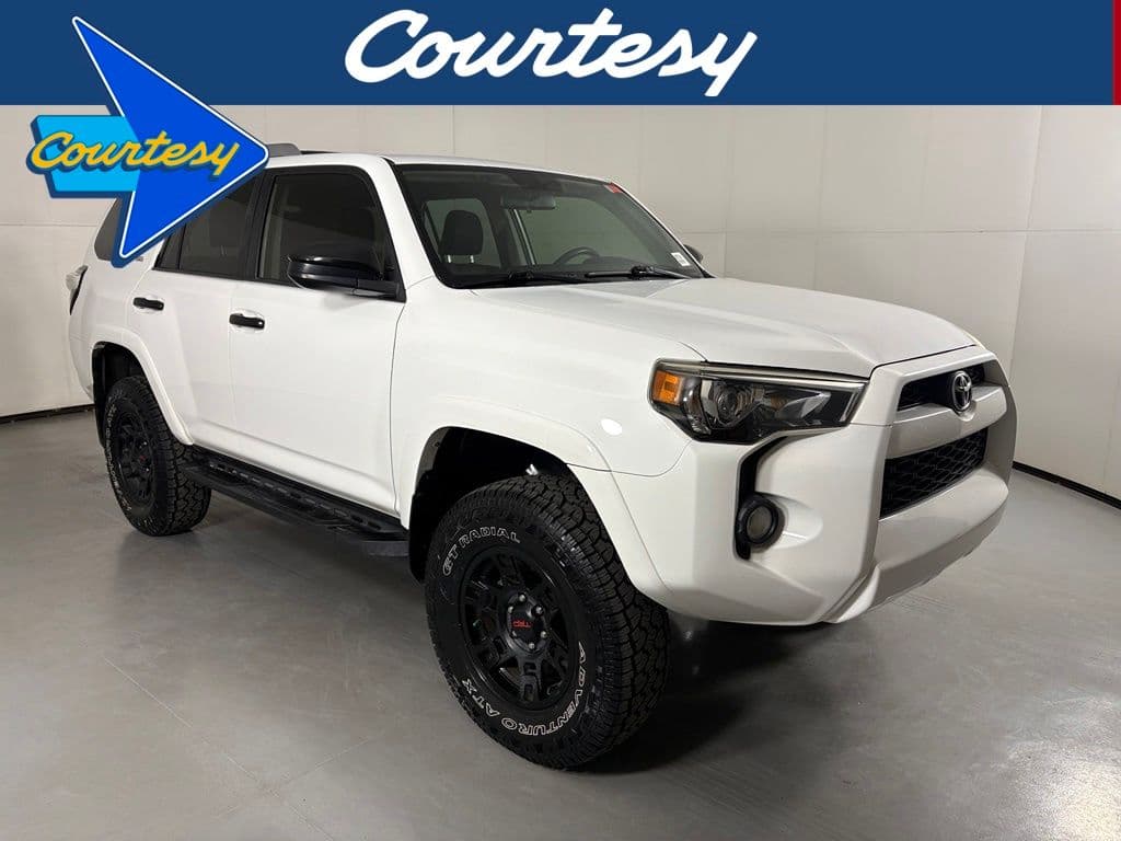 2016 Toyota 4Runner SR5 — photo 1 of 38